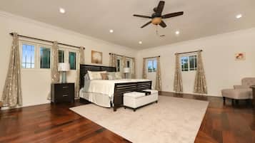 4 bedrooms, in-room safe, desk, iron/ironing board
