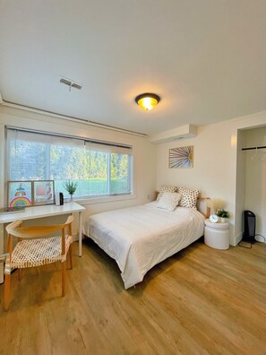 2 soverom, skrivebord, wi-fi (inkludert) og sengetøy