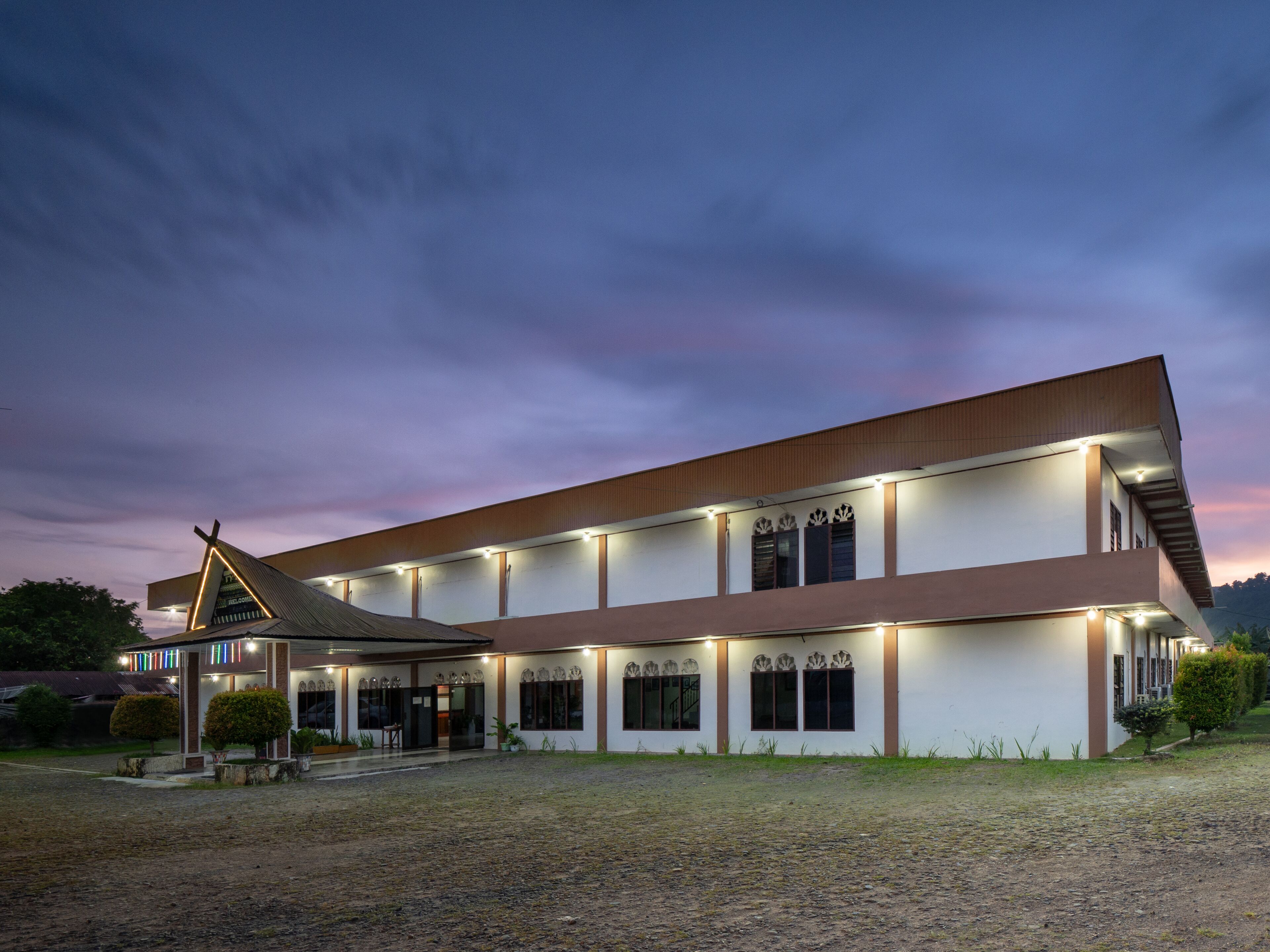 Vista frontal de la propiedad