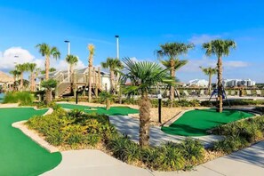 Property grounds - 9 BR Villa In Storey Lake 8 Miles To Disney 4120 (Kissimmee)