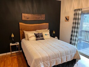 3 bedrooms, WiFi, bed sheets - “Tuck’ed Away” Riverside near WCU & Sylva (Sylva)