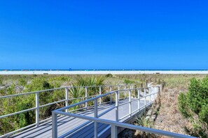 On the beach - 2BR Penthouse - Stunning Beach Views on Siesta Key, Access to 3 pools (Siesta Key)
