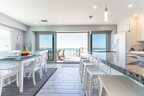 2BR Penthouse - Stunning Beach Views on Siesta Key, Access to 3 pools