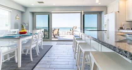 2BR Penthouse - Stunning Beach Views on Siesta Key, Access to 3 pools