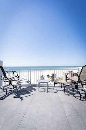 Property grounds - 2BR Penthouse - Stunning Beach Views on Siesta Key, Access to 3 pools (Siesta Key)