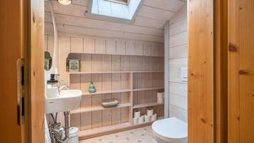 Dutxa, articles de tocador gratuïts, assecador de cabells i tovalloles