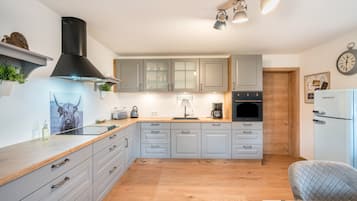 Geladeira, fogão, cooktop, lava-louças