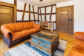 TV, lareira, serviços de streaming