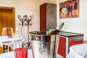 Dining - Holiday Home "Altes Pfarrhaus" with Private Garden & Wi-Fi (Vöhrenbach)