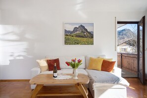 Televisión y chimenea 