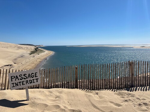 Magnifique villa avec piscine dans un jardin paysagé avec terrasse et boulodrome