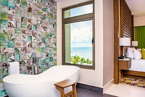 3 bedrooms, in-room safe, desk, iron/ironing board