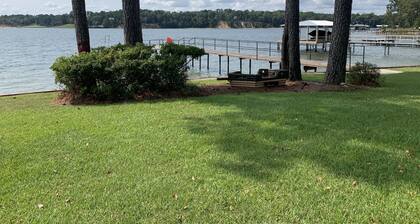 Beautiful 2BR/2.5 BA - Lakefront, Private Dock & Boat Ramp. Starlink Internet.