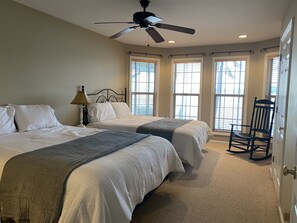 2 chambres, fer et planche à repasser, Wi-Fi gratuit, draps fournis