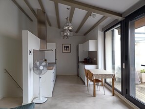 Réfrigérateur, micro-ondes, four, lave-vaisselle