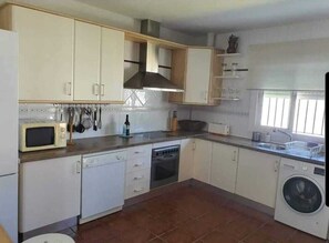 Refrigerador, microondas, horno y lavavajillas