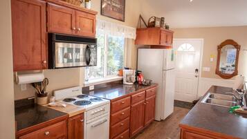 雪櫃、微波爐、焗爐、爐具