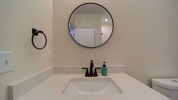 Dusch, hårtork och handdukar