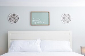 4 Schlafzimmer, Zimmersafe, Schreibtisch, Bügeleisen/Bügelbrett