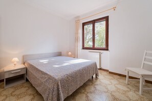 3 bedrooms, iron/ironing board