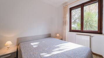 3 Schlafzimmer, Bügeleisen/Bügelbrett