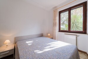 3 Schlafzimmer, Bügeleisen/Bügelbrett