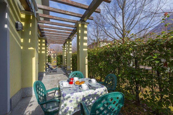 تناول الطعام بالخارج