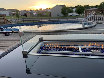 Private Pool + Sunset Views Near Ark Sleeps 10