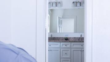 4 soverom, reiseseng for barn, wi-fi og sengetøy