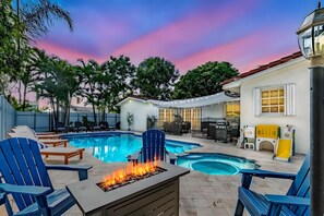 A heated pool - Luxury 5BR/3BA w/ Heated Pool & Spa /Fire Pit/BBQ (Miami)