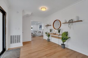 Interior - Luxury 5BR/3BA w/ Heated Pool & Spa /Fire Pit/BBQ (Miami)