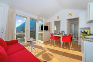 テレビ、DVD プレーヤー