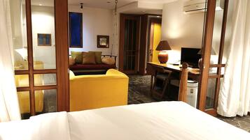 Superior Quadruple Room | Minibar, desk, laptop workspace, soundproofing