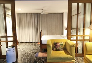 Habitació quàdruple superior | Minibar, escriptori i espai de treball apte per a portàtils 