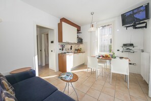 TV, DVD player, stereo - Porto Letizia Begonia 1, Porlezza, Italy (Porlezza)