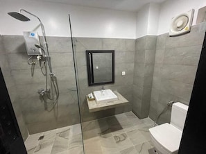 Superior Room | Bathroom | Free toiletries, slippers, towels