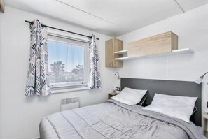 3 Schlafzimmer, Bügeleisen/Bügelbrett