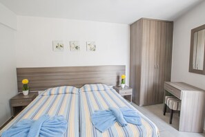 1 habitación, tabla de planchar con plancha y internet gratis 