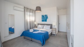 4 bedrooms, iron/ironing board, WiFi, bed sheets - Protaras Olivine Villa Ol5 (Protaras)