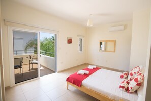 3 bedrooms, iron/ironing board, internet, bed sheets - Protaras Delfini Villa Dv4 (Protaras)
