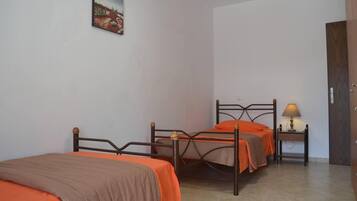 Rumah | 2 kamar tidur, setrika/meja setrika, Wi-Fi gratis, dan seprai linen