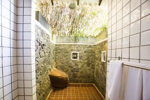 Towels, soap, shampoo, toilet paper