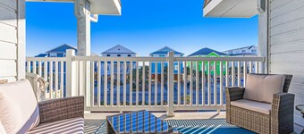 Dog Friendly - Ocean View - Elevator - Steps From The Beach!