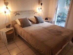 1 chambre, fer et planche à repasser, lit parapluie, Wi-Fi gratuit