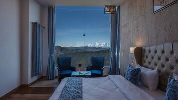 Premium Room, Mountain View | Individually decorated, individually furnished, desk, soundproofing