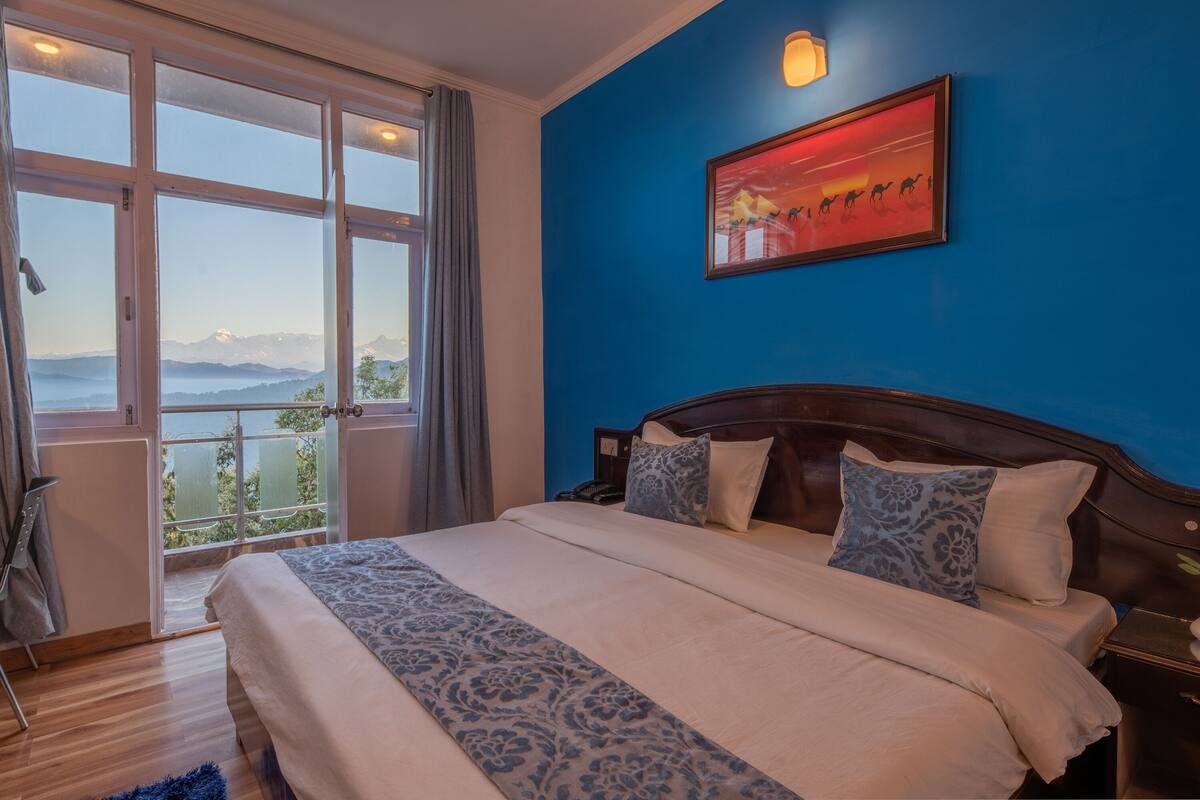 Room, Mountain View | Desk, soundproofing, WiFi (free), individually decorated