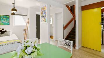 Rumah Desain | Makan di kamar