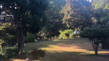 Design House | 2 bedrooms, Egyptian cotton sheets, premium bedding, pillow-top beds