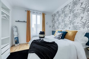 3 bedrooms, bed sheets
