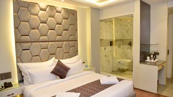 Luxury Room | Bathroom | Shower, free toiletries, slippers, towels